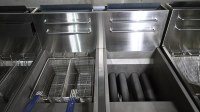 Friteuse à gaz commerciale sur pied OUTE 45L avec deux paniers en acier inoxydable 36KW pour chaînes de restauration rapide et restaurants