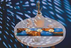 Portavelas Artesanal de Resina y Madera, Madera Maciza con Incrustaciones de Resina, Diseño Elegante y Único, Perfecto para Velas - Product Image 2