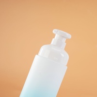 En stock – Nettoyant visage crème dégradé bleu et blanc effet eau dans l'huile, avec pompe à lotion, tampon applicateur manuel et pot en verre à large ouverture
