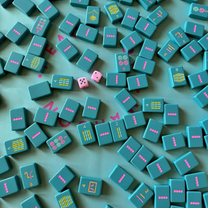 Tuiles de Mahjong en Acrylique Rose Millennial de Luxe Leti - Design Personnalisé Peint à la Main, Ensemble de Jeu Durable et Écologique - Product Image 1