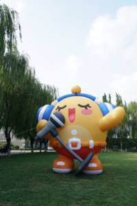 Beau ballon gonflable conçu sur mesure de modèle de <span class=keywords><strong>chanteur</strong></span> de dessin animé de 5m pour la décoration d'activité - Product Image 3