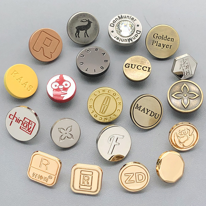 S'YTE　BRASS MULTI-BUTTON BROOCH BRASS MULTI-BUTTON BROOCH – THE SHOP YOHJI YAMAMOTO