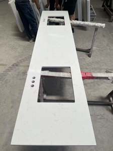 YUANDA ขายส่งแผ่นควอตซ์สีขาว Calacatta ปราศจากซิลิกา สำหรับทำท็อปครัวแบบกำหนดเอง ท็อปโต๊ะทำงาน และท็อปโต๊ะเครื่องแป้ง - Product Image 3