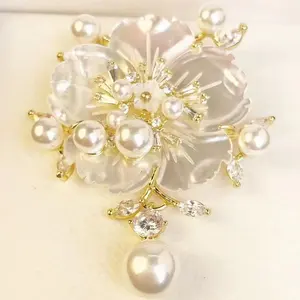 Women Super Elegant Rhinestones Designer Breastpin Brooch Jewelry Wedding gift flower brooch