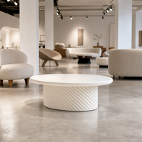 Table basse ronde en fibre de verre pour extérieur, table de patio moderne avec base côtelée, mobilier commercial personnalisé pour hôtels, complexes hôteliers, cafés, projets en gros