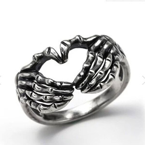 Bague squelette Love Hand pour femme, design gothique cœur et os, style vintage européen, bijoux tendance transfrontaliers - Product Image 3