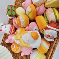 Jouet spongieux en matériau PU le plus vendu de Xiaohongshu Toast de cuisson Soulagement du stress alimentaire Pain réaliste Rebond lent Soulagement du stress