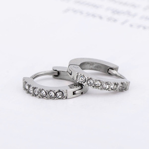 Pendientes Huggie de Acero de Titanio, Media Luna, Corte Brillante, Engaste de Diamantes en Canal, Geométricos, para Uso Diario - Product Image 4