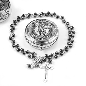 Collier de prière catholique avec perles d'hématite noire, croix de la Vierge Marie et de Saint Benoît, avec boîte cadeau - Product Image 3