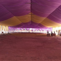 Tente de réception de luxe robuste 20x50m pour 1000 personnes, avec toit transparent et parois en verre, idéale pour mariages et événements extérieurs