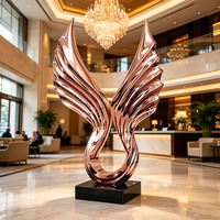 Statue d'ange abstraite en métal avec base en marbre noir pour la décoration de la cour de villa, sculptures en acier inoxydable