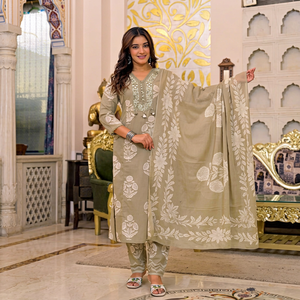 Ensemble de costume élégant en coton vert kaki 60x60 à imprimé floral avec col en V orné, pantalon droit et dupatta pour femmes - Product Image 1