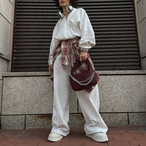 Ensemble de survêtement décontracté pour femme, personnalisé avec logo, pour la vente en gros OEM, comprenant un pantalon de jogging et un sweat à capuche entièrement zippé - Product Image 1