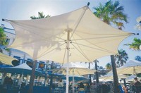 Parasol géant à structure membranaire 850 GSM en PVC pour terrasse extérieure, hôtel, villa, plage, parking