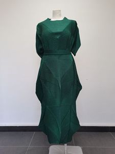 Robe plissée Miyake tendance pour soirée, collection PY 2026, avec diamants 3D, grande taille, manches chauve-souris amples, ceinture, robe longue, vêtements pour femmes occidentales - Product Image 6