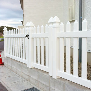 <span class=keywords><strong>Pas</strong></span> <span class=keywords><strong>cher</strong></span> upvc cour tonnelle coulissante automatique <span class=keywords><strong>PVC</strong></span> clôture porte porte jardin à distance - Product Image 1