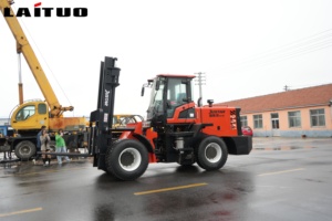 Nuevo Montacargas Diésel de Cuatro Ruedas con Dirección Trasera para Terrenos Difíciles LaiTuo SDLT5.0T para Construcción y Hogar - Product Image 2