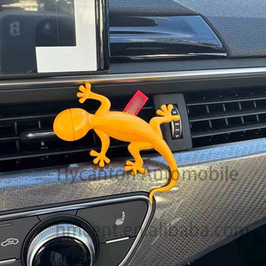 Ambientador de Perfume de salida de aire acondicionado de coche de precio barato para Audi A3 A4 A5 A6 A7 Q7 Q5 Q3 coche Gecko aromaterapia - Product Image 3