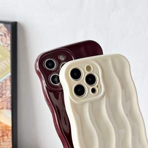 Patrón de ondulación de agua Marco de onda rizada suave Compatible con funda de iPhone - Product Image 4