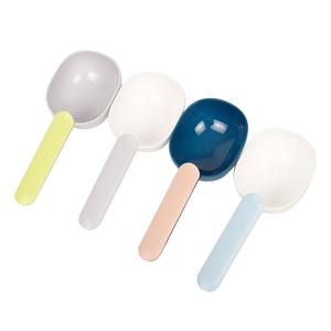 Pala de comida para perros y gatos de plástico ecológico y duradero al por mayor con mango de clip nueva herramienta de comida para mascotas para animales pequeños - Product Image 1