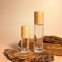 Vente en gros de flacons cylindriques en verre transparent de 5 ml et 10 ml avec bouchon en bambou naturel et bille en pierre précieuse pour huiles essentielles et parfums