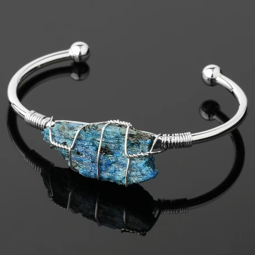 Kyanite argentée