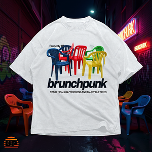 T-shirt Grafica Brunchpunk con Sedie di Plastica, Oversize, Stile Y2K Streetwear, Stampa Audace Anni '90, Unisex, Vintage - Product Image 3