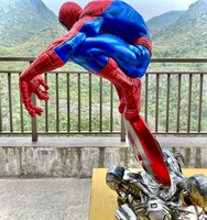 Statue d'artiste en résine peinte à la main Spider-Man Marvel en position accroupie avec bouclier, base de 86 cm, taille réelle, figurine de collection de dessin animé pour la maison