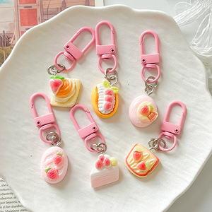 Portachiavi in resina a forma di fragola, simpatico giocattolo alimentare, versatile ornamento da appendere per custodia auricolari, decorazione per zaino, ciondolo per catenella telefono - Product Image 3