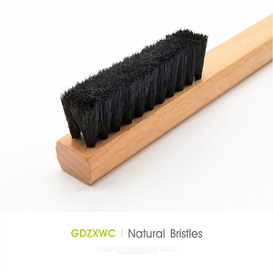 Brosse d'<span class=keywords><strong>escalade</strong></span> en hêtre 15-20 cm pour le nettoyage et le dépoussiérage, avec manche naturel, pour canapé et lit - Product Image 3