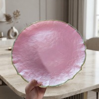 Assiettes de présentation de luxe en verre, bord doré, transparentes, roses, blanches, à bords ondulés, décoratives, pour mariages et banquets, vente en gros