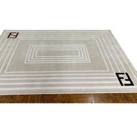 Maßgefertigter Teppich mit Eigenem Logo-Design, Handgetuftet aus Wolle oder Acryl, Großer Wohnzimmerteppich mit Metall-Logo, Hochwertiger Markenteppich