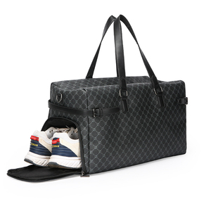 Tas Duffel Perjalanan PVC Monogram Vintage OEM ODM dengan Kantong Samping Ber-resleting, Tali Selempang yang Dapat Disesuaikan, dan Banyak Kantong untuk Perjalanan Bisnis dan Komuter - Product Image 1