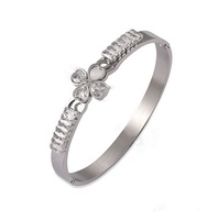 Nouveautés Bijoux de mode design minimaliste pour femmes Bracelet en verre et zircon cubique en forme de fleur en acier inoxydable plaqué or 18 carats