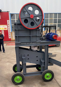 Мобильная щековая дробилка малого размера с дизельным двигателем, нижняя щековая дробилка с вибрационным ситом, популярная в Африке дробилка для камня - Product Image 5