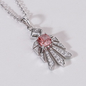 Collar de Diamantes Cultivados en Laboratorio de Oro de 14K con Colgante para Mujer, Joyería de Lujo con Diamantes Brillantes y Diseño Elegante y Atemporal - Product Image 5