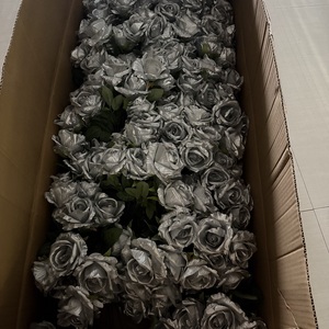 Rosas Artificiales de Seda Plateadas con Diseño Floral Elegante para Festivales, San Valentín, Navidad, Graduaciones - Ramo Hecho a Mano de 7 Cabezas - Product Image 4