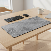 Tapis de souris en caoutchouc gris personnalisé pour le jeu, avec surface en tissu imperméable, bords ultra-cousus, grand format