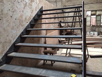 Escalier en bois flottant pour immeuble d'appartements préfabriqué, design moderne et professionnel, marches en bois pour intérieur