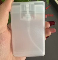 Flacon de poche en plastique de parfum transparent blanc de 20ml avec flacons à pompe antidérapants pour pulvérisateur de carte de crédit