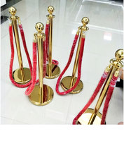Pasarela de control de multitudes de tráfico bolardo de cola dorada alfombra roja postes de cuerda de terciopelo soportes poste barrera puntal barrera de cuerda