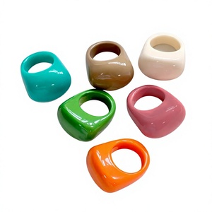 Bagues de cocktail carrées classiques uniques en résine acrylique, transparentes, élégantes, multicolores, géométriques, bijoux fantaisie tendance, unisexe - Product Image 5