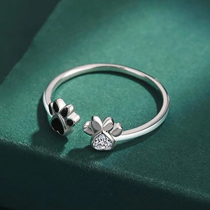 Anello a Forma di Zampa Animale T0604 con Zirconia Cubica e Pietra a Cuore, Gioiello Unisex alla Moda - Product Image 3