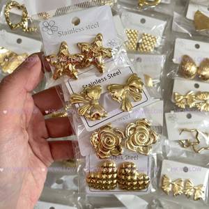 Boucles d'oreilles en acier inoxydable, élégantes et luxueuses, plaquées or, style simple et tendance - Product Image 5