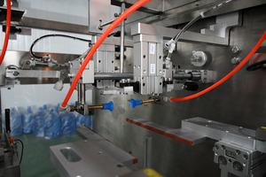 เครื่องบรรจุซอสชีสเชดดาร์ 4 มอเตอร์ แบบแนวนอน บรรจุในซองโดយแพ็ค สำหรับของเหลวและเนื้อครีม บรรจุในซองสำเร็จรูป - Product Image 4