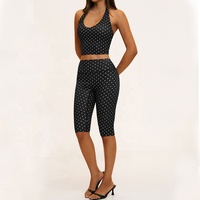 Ensemble de sport personnalisé en tissu recyclé doux pour la peau, imprimé à pois, avec débardeur dos nu et coussinets amovibles, et short ou legging de yoga et fitness