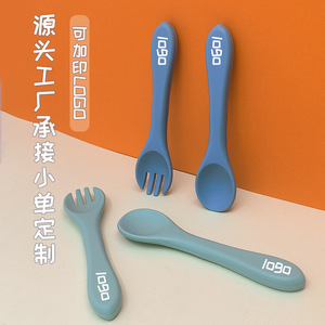 Ensemble cuillère et fourchette d'alimentation pour bébé en silicone, sans BPA, doux, pour nourrissons de 0 à 12 mois, conception à manche droit - Product Image 1
