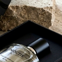 Boîte à parfum rigide écologique noire de luxe sur mesure en deux parties avec couvercle à levier, boîte de présentation personnalisée pour cosmétiques et parfums