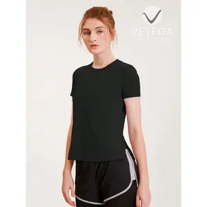 Haut court pour femme Power Play, séchage rapide, respirant, t-shirt en maille douce et légère avec manches courtes en forme de pétales, col rond, coupe ajustée - Product Image 4