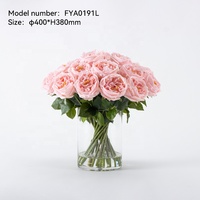 Arrangement de fleurs artificielles en soie effet naturel avec vase en verre pour la décoration de bureau, de table et d'hôtel (vente en gros)
